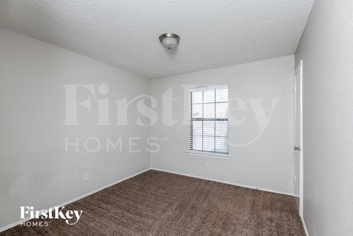 Building Photo - 4335 Largo Dr