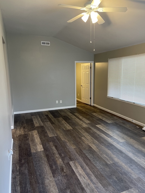 Building Photo - 2457 Bainbridge Ave