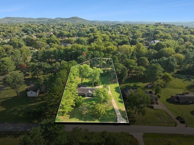 Building Photo - Completely renovated ranch 4BR/4BA ranch h...