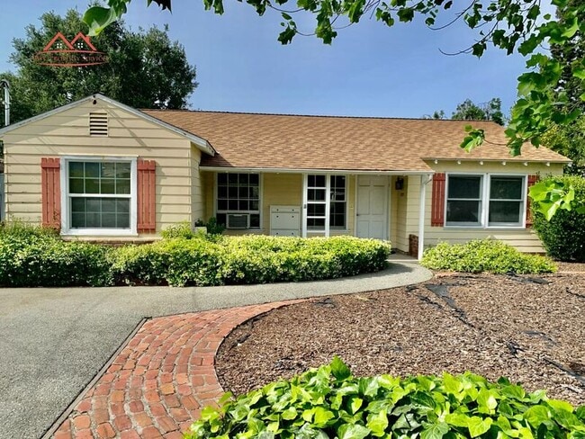 Building Photo - 1385 Ranchita Dr