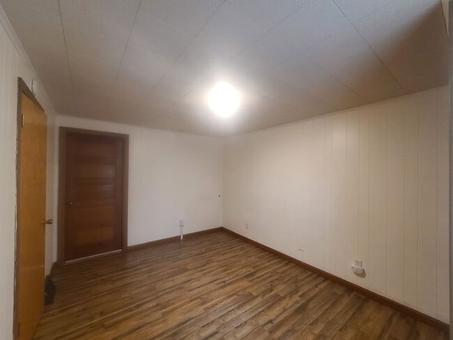 Building Photo - 2 Bedroom 1 Bath House -- outside of town -- Available 08/05/2026