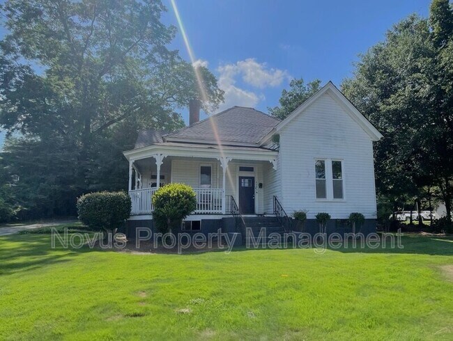 Primary Photo - 430 College St