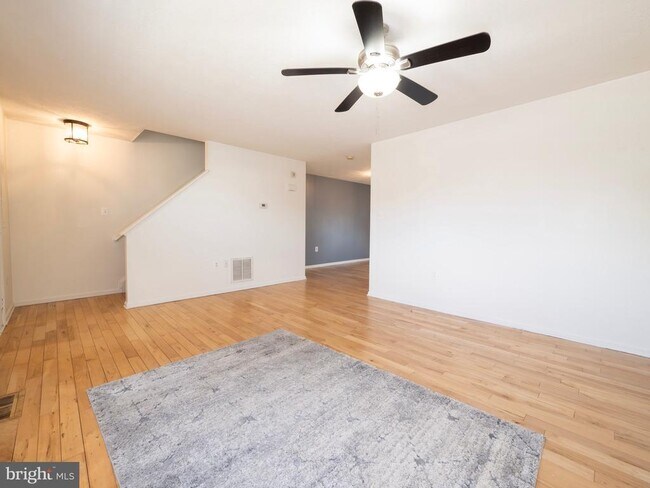 Building Photo - 173 Equestrian Dr