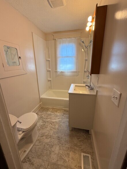 Building Photo - 315 N 10th St