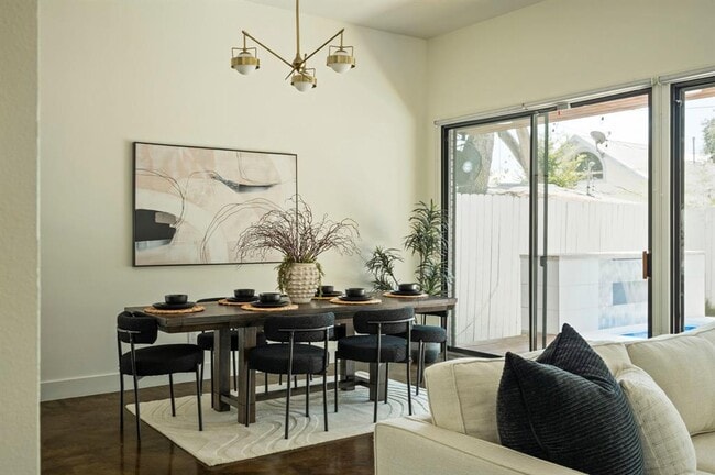 Building Photo - 2017 Kinney Ave