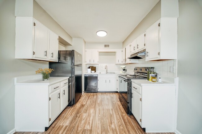 Building Photo - Roban Apartments