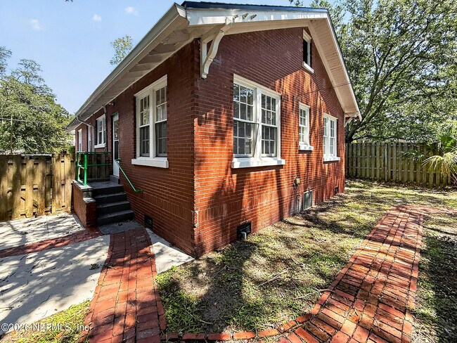 Building Photo - 2736 Lydia St