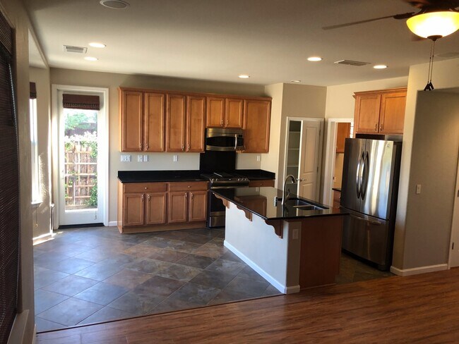 Building Photo - Beautiful 3 B/D 2.5 BA House in Roseville-COMING VERY SOON! ACT FAST AND APPLY NOW AS THIS PROPER...
