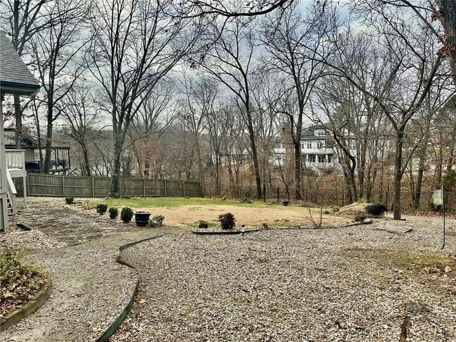 Building Photo - 4 Lois Ln