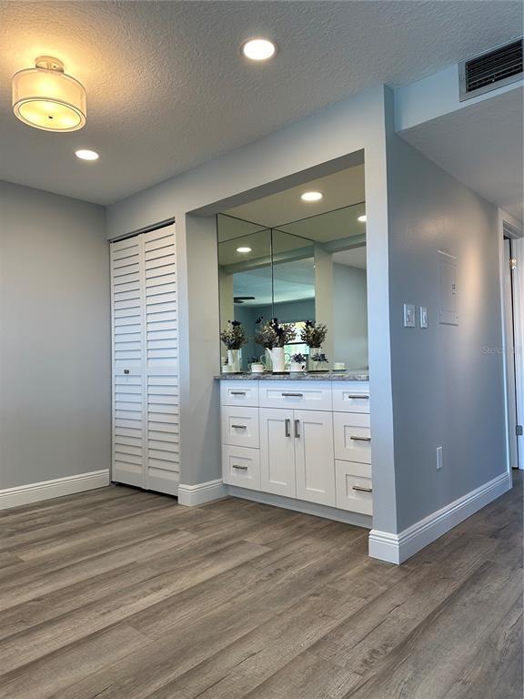 Building Photo - 12500 Capri Cir N