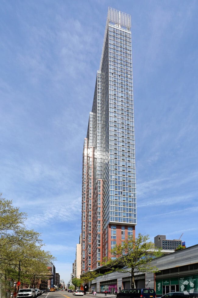 Building Photo - Hub