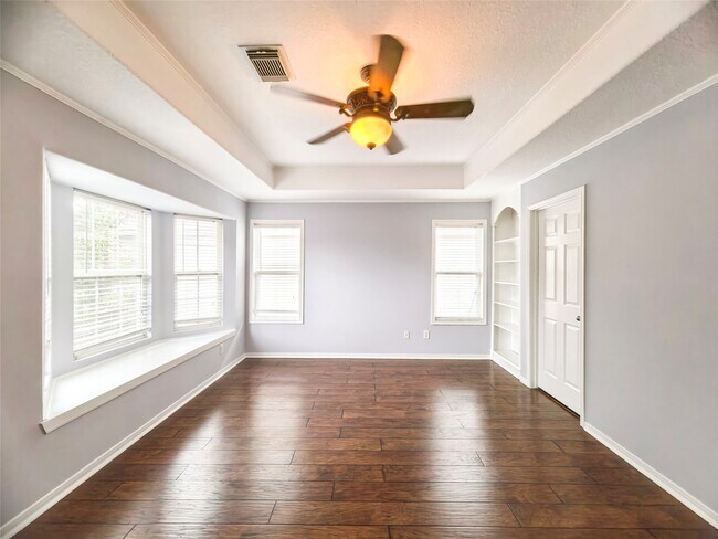 Building Photo - 15510 Fir Woods Ln