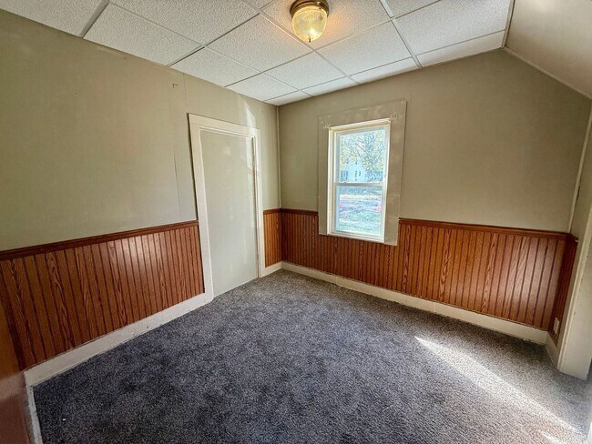 Building Photo - 915 S 4th Ave