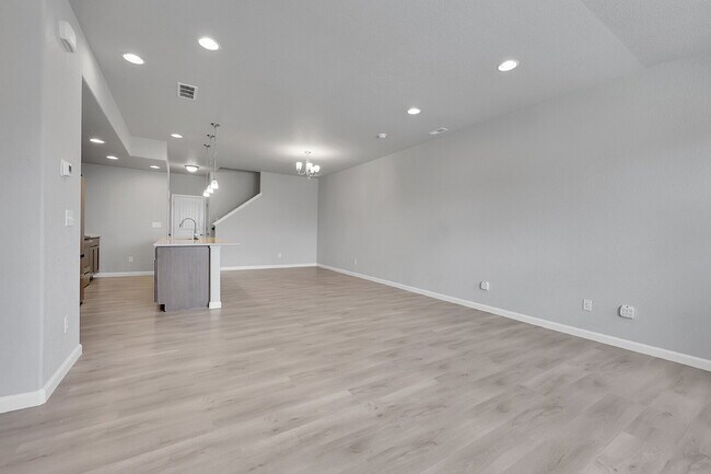 Building Photo - $2,150 - 3 Bed, 2.5 Bath Updated Townhome ...