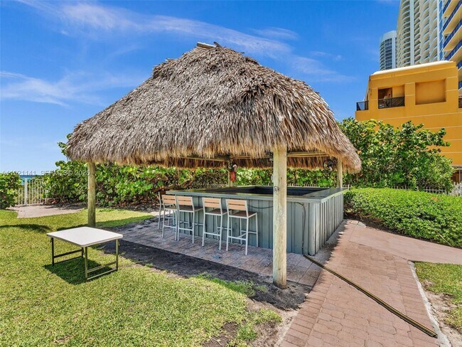 Building Photo - 16500 Collins Ave