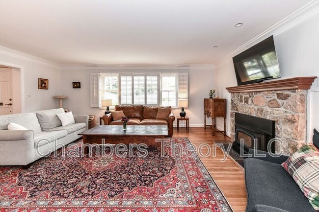 Building Photo - 3061 N Oakland St