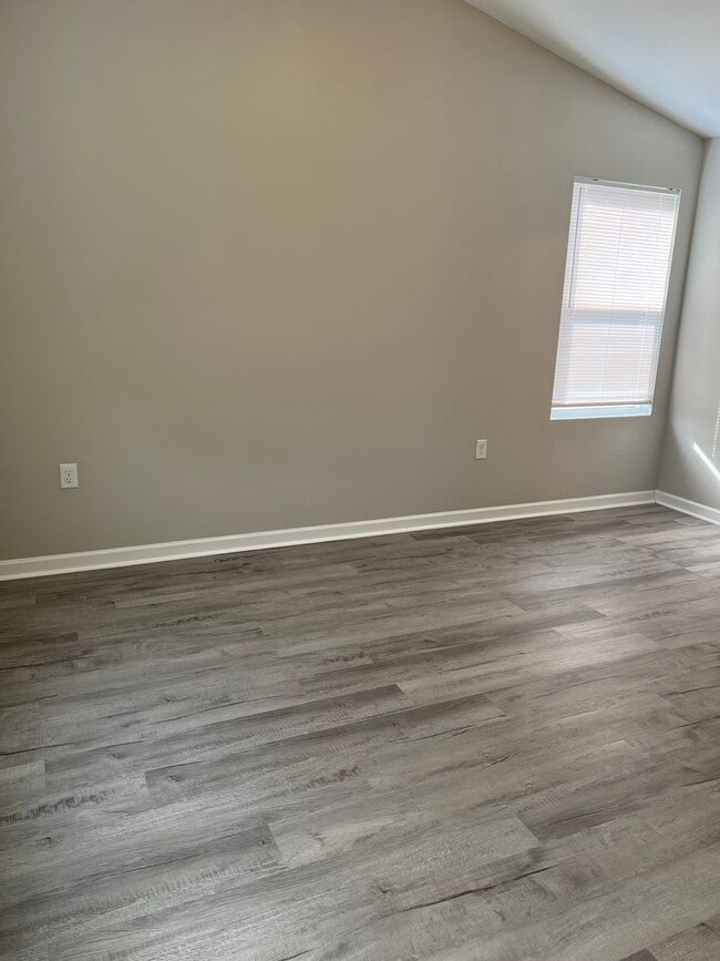 Building Photo - 3 bedroom, 2.5 bath home in Longs!