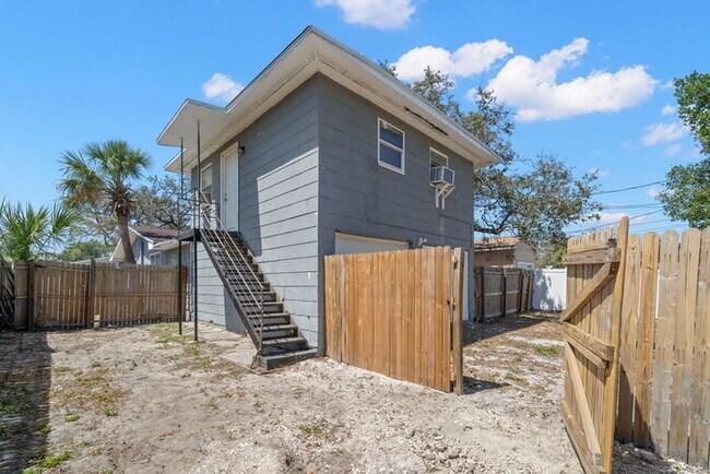 Building Photo - Newly Renovated Condo For Rent in St Peter...