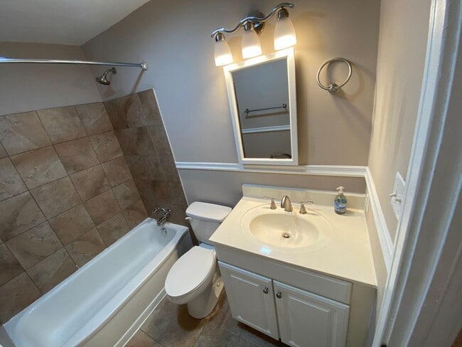 Building Photo - Cozy Ranch style home located in the Sedgefield Community !