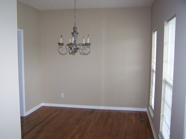 Building Photo - 3 bed, 2.5 bath, 2 car garage 2 story home...