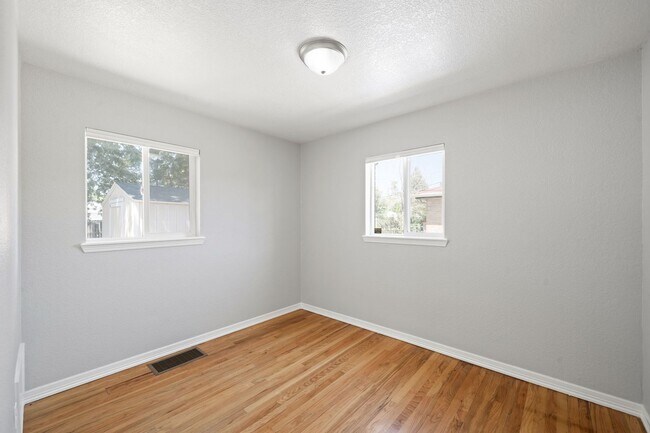 Building Photo - 3021 Olive St