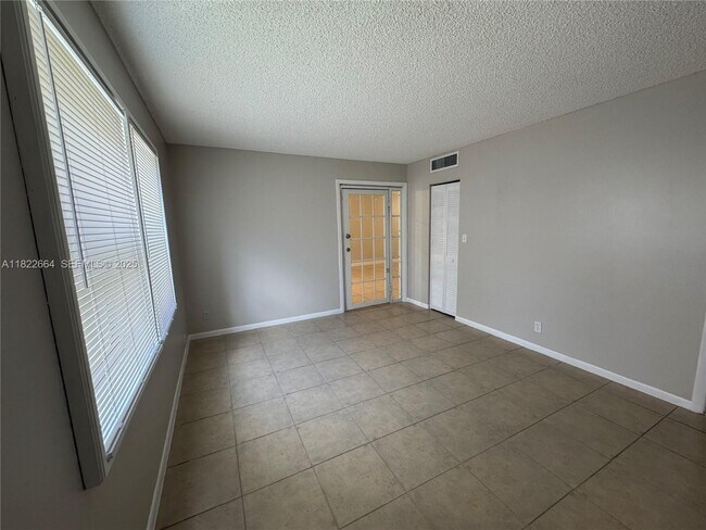 Building Photo - 3360 Spanish Moss Terrace