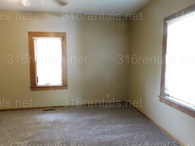 Building Photo - 2 Bedroom, 1 Bathroom house