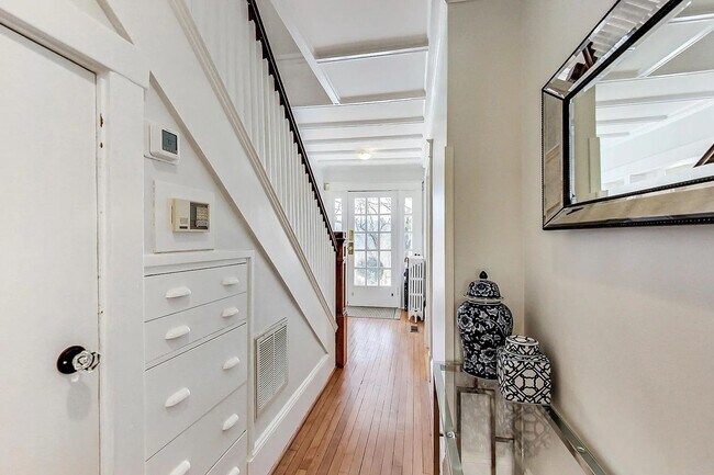 Building Photo - Palisades, NW Washington, DC - Beautiful 4...