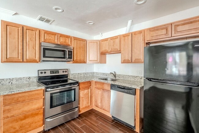 Building Photo - 3 bedroom townhome for rent