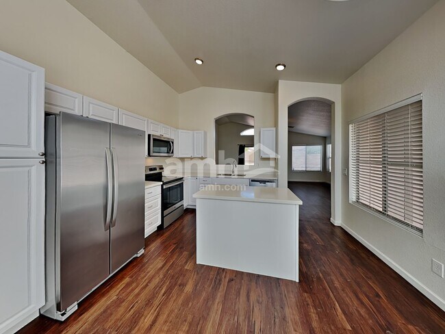 Building Photo - 1272 W Lark Dr