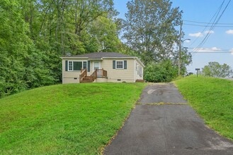 Building Photo - 2 Bedroom Home For Rent Near APSU!