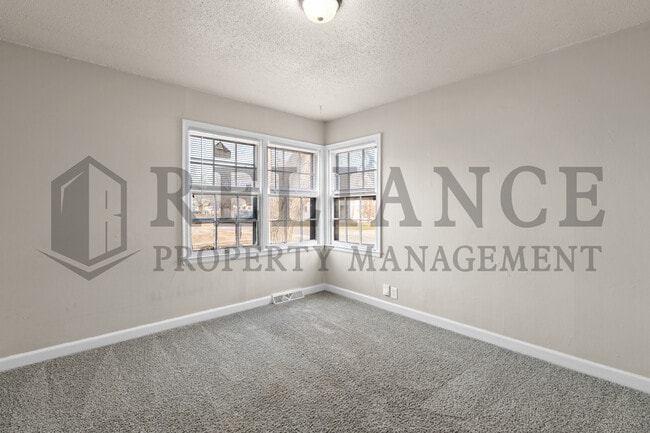 Building Photo - 1125 W 16th St N