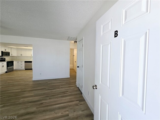 Building Photo - 1083 E Calvada Blvd