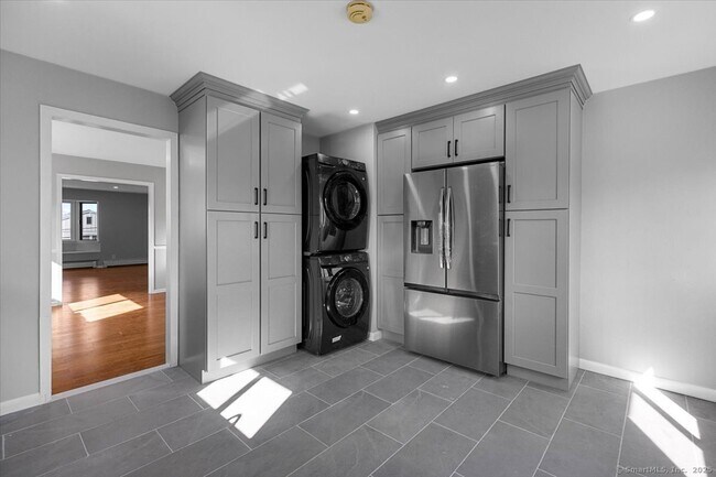 Building Photo - 88 Horton St