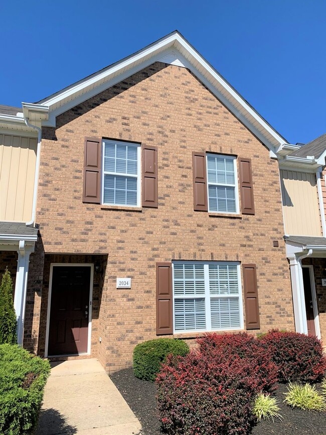 Building Photo - Two bedroom townhome for rent!