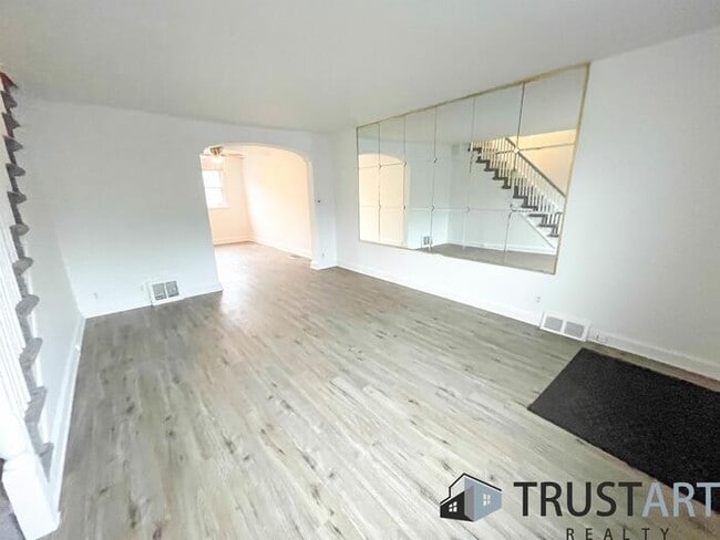 Building Photo - 3 bedroom house in Oxford Circle NorthEast...