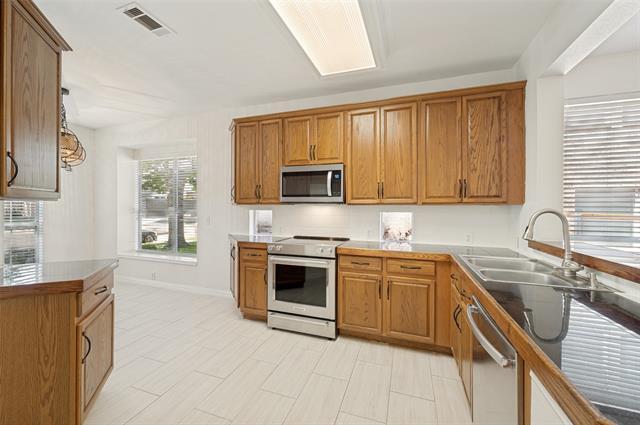 Building Photo - 7086 Richmond Dr