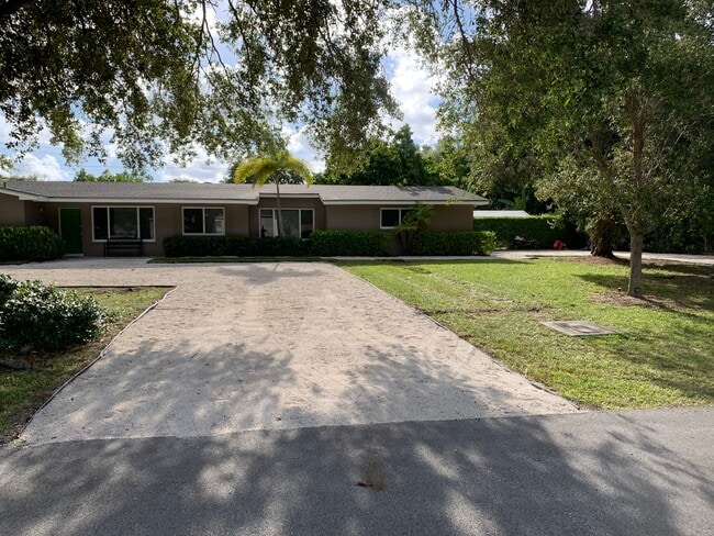 Building Photo - 10790 SW 88th Ave