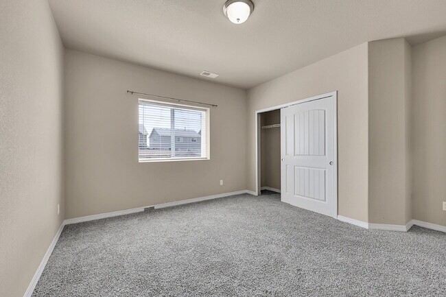Building Photo - $2,940.95, $300.00 off the first month's rent, 6 Bedrooms, 3 Bathrooms, Single Family Home in Col...