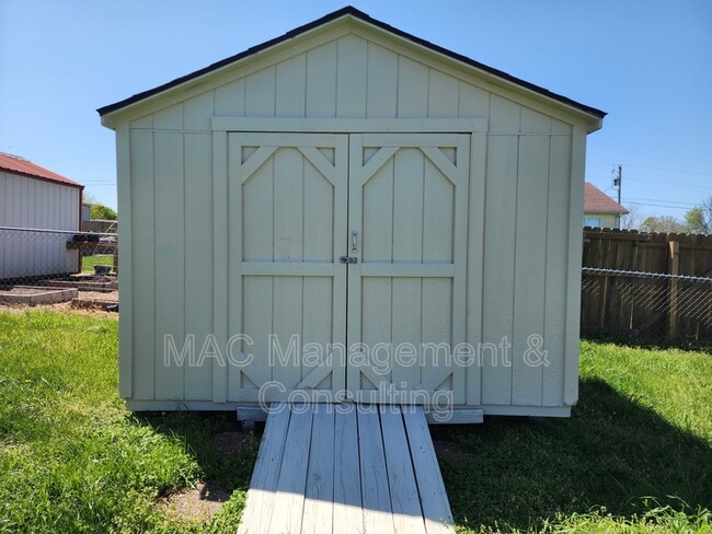 Building Photo - 1748 Bouton Dr