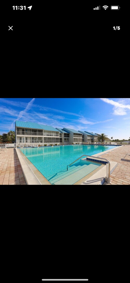 Building Photo - 1/1 Fully Furnished Waterfront Condo