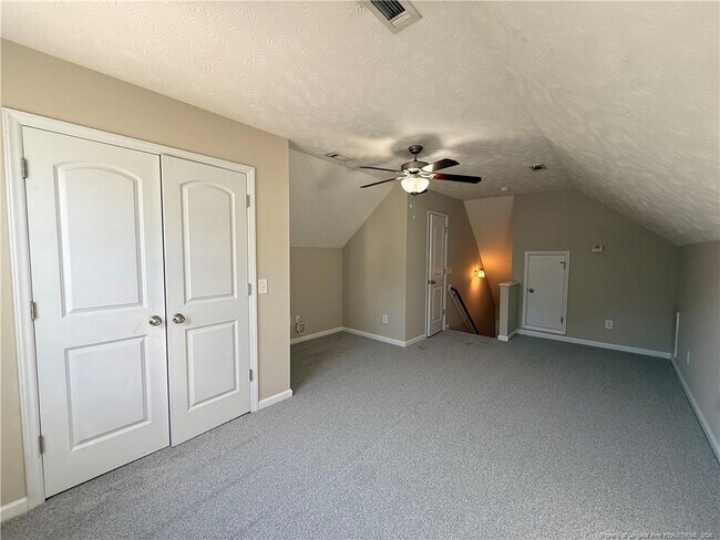 Building Photo - 402 Colonist Pl