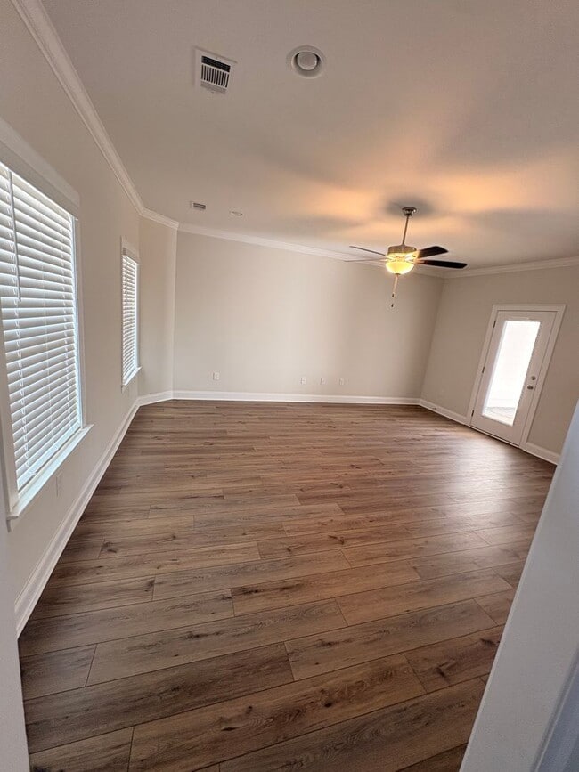 Building Photo - 110 Alva Ct