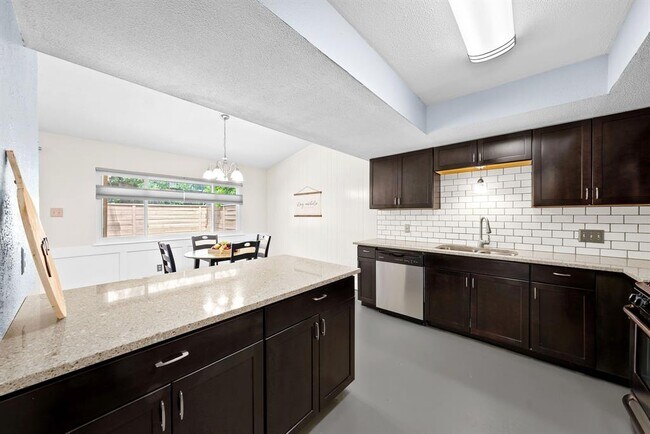 Building Photo - 1702 Coturnix Dr