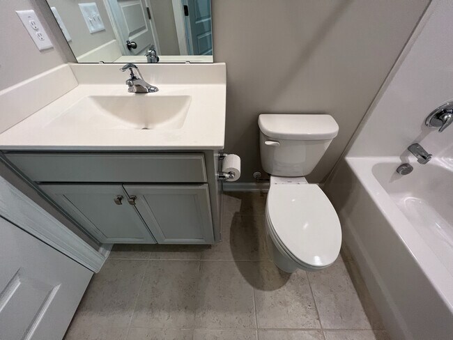 Building Photo - Room in House on Tawny View Ln