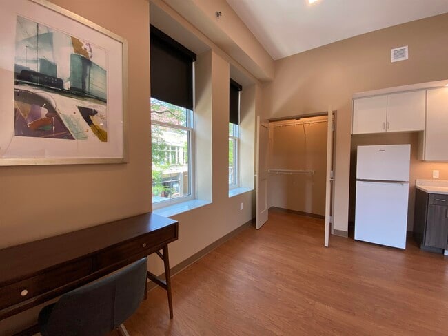 Building Photo - 83 Hanover St