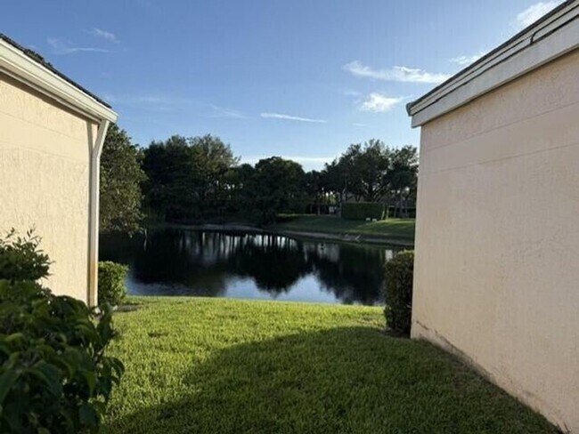 Building Photo - 1045 Island Manor Dr