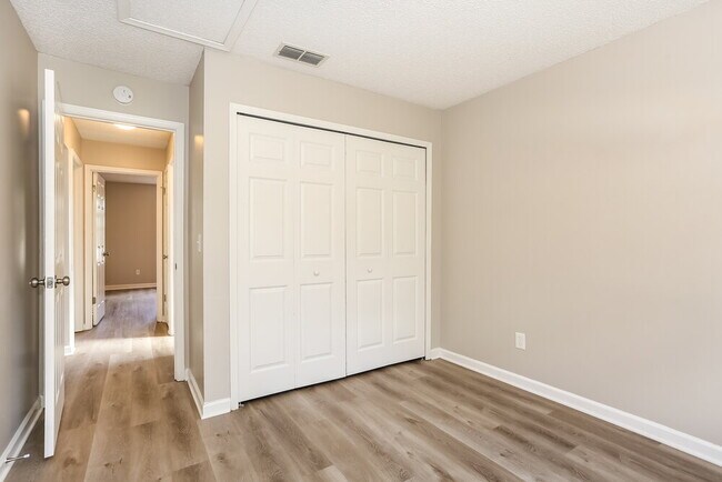 Building Photo - 548 Edward Rutledge St