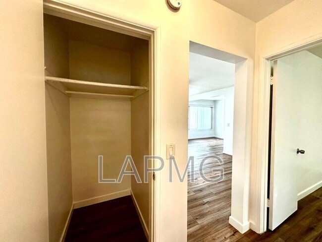 Building Photo - 5721-5723 Tilden Avenue