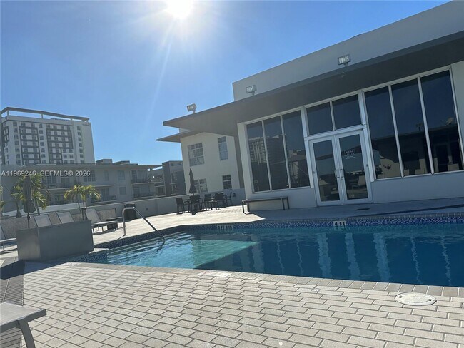 Building Photo - 444 NW 1st Ave